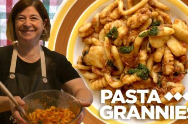Discover a tuna with basil pesto pasta from Sardinia! | Pasta Grannies