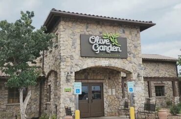 American Popular Italian Food Chain | Olive Garden #viral #youtubeshorts #like