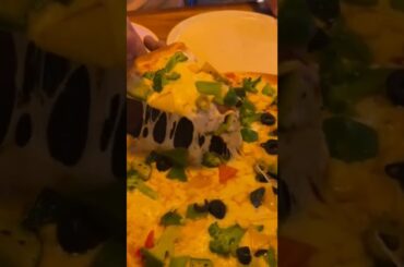food vloging video #shorts #viral #youtubeshorts #food #foodie #pizza