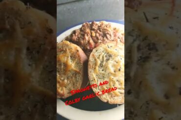 #cooking #garlicbread #spaghetti #recipe #dinner #ilovecooking #letseat #ilovetocook #cheese