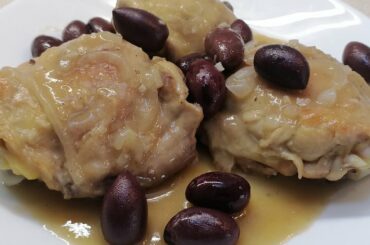 Italian Chicken braised with Olives and white wine #recipe #chicken #italy #thighs
