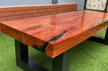 Design That Inspires Anyone // Beautiful Japanese Style Dining Table Design From Solid Wood