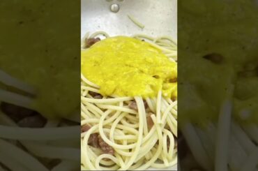 #carbonara #shorts #foodlover #carbonarapasta #food #feedshorts #youtubeshorts #italianfood #cibo