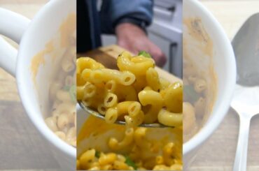 5 Minute Macaroni and Cheese in A Mug