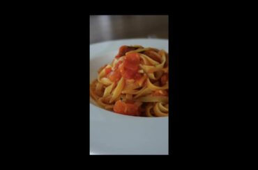 Linguine al Sugo di Pomodoro - Niculin's Italian Cuisine | Linguine with delicious Tomatoes #shorts