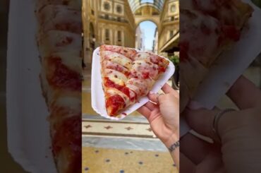 #pizza #shorts #pizzalover #italy #food #foodie #foodlover #delicious #yummy #cheese #fyp #foryou