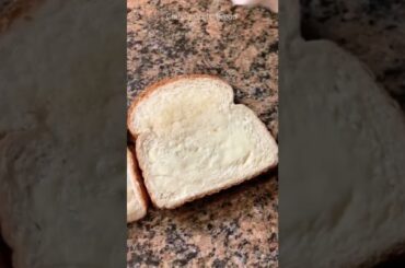 No cheese Was Wasted in this video #asmr #cooking #cheese #garlicbread