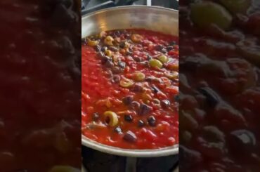 Spaghetti alla Puttanesca Spaghetti