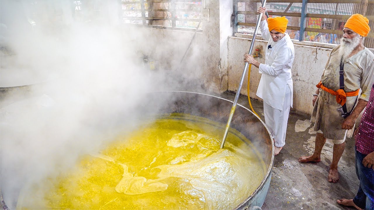 How 100,000 people EAT for FREE in INDIA – WORLD'S LARGEST community kitchen at GOLDEN TEMPLE, India How 100,000 people EAT for FREE in INDIA - WORLD'S LARGEST community kitchen at GOLDEN TEMPLE, India