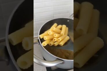 Pasta con la crema dei peperoni #pasta #peperoni #crema #salsa #italianfood