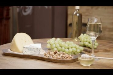 A Guide To Pairing Wine And Cheese