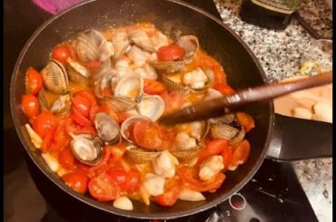 Spaghetti With Clams & Cherry Tomatoes ! Italian Food  Forever #SamFoodOnline