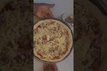 homemade pizza #short #shortsfeed #shortvideo #italianfood  #pizza #pizzarecipe #pizzalover