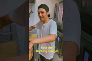 Viral street food in Italy // Tibetan noodles