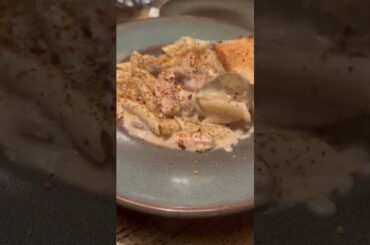 Alfredo pasta #whitesaucepasta #chickenpasta #italianfood #shorts #trendingshorts
