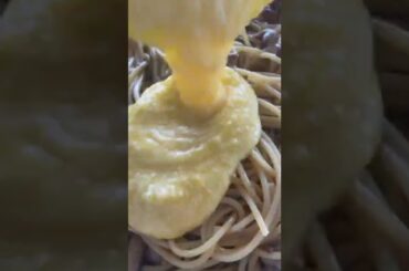 Bucatini with za’atar, mushrooms and eggs, easy fast italian pasta.