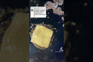 Hamburger pistacchio, mortadella e provolone #fastfood #streetfood #panini #italianfood