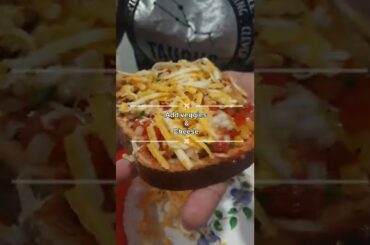 #breadpizza #pizza #cheesy #foodie #tasty #pizzalover #homemadepizza