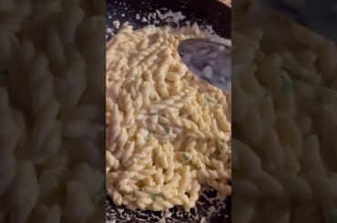 Alfredo Pasta #whitesauce #italian #romano #parmesan #chickenpasta #parsley #shrimp#creamypasta