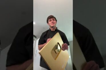 WHITE GIRLS AT ITALIAN RESTAURANTS