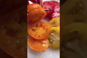 Heirloom Caprese Salad #heirloom #heirloomtomatoes #capresesalad #caprese #italianrecipes