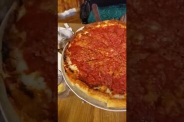 #shorts #yummy 1950 CHICAGO'S Deep Dish Pizza at a nearby ITALIAN RESTAURANT.