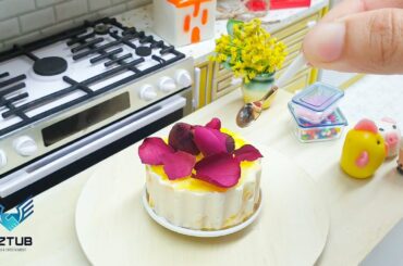 Yoghurt panna cottas with marsala peaches | Vanilla peach panna cotta recipe