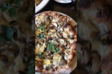 #pizza #pasta #vongole #shorts #italianfood 30% off Bistro Delivers App until Aug 31.