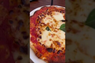 #shortvideo #shorts #italianfood #youtubeshorts #trendingvideo #shortsfeed #pizzalover