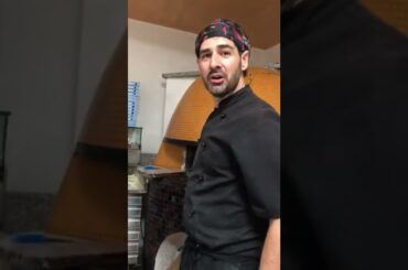 Cooking Italian traditional pizza (Oven with wood) #shorts #italianpizza #italianfood #satisfying