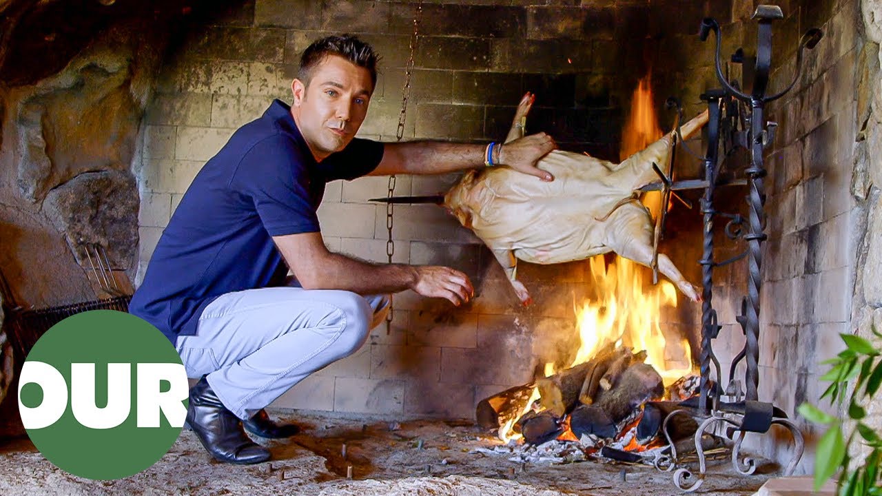 Gino Roasts an ENTIRE Suckling Pig | Gino's Italian Escape E13 | Our Taste Gino Roasts an ENTIRE Suckling Pig | Gino's Italian Escape E13 | Our Taste
