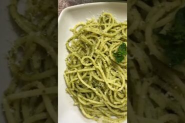 Italian pasta (Spaghetti con pesto) #shorts #viral #trending #italianfood