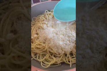 AUTHENTIC 3 ingredient Alfredo sauce pasta recipe! #shorts #vegetarian #food #italianfood #recipes