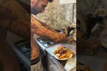 Italian food shrimps squid frutti di mare calamaro gamberetti for Zlatan 2022 #shorts subscribe pls