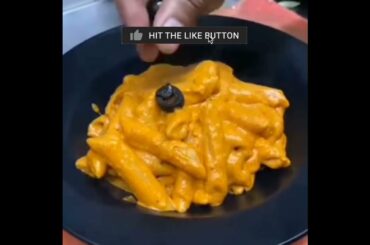 Pink souce pasta with jalapenos sizzling & cheddar cheese Mr And Mrs vegetarian #food #shorts