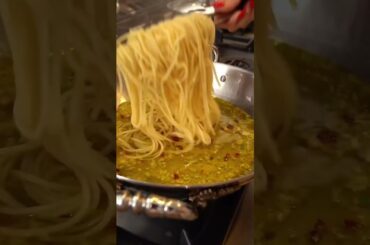 The Roman Midnight Snack - Aglio Olio e Peperoncino. #asmr #pastarecipe #italiancooking