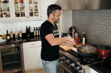 Penne with Vegetable Bolognese Sauce | Cin Cin to Italian | HSTV