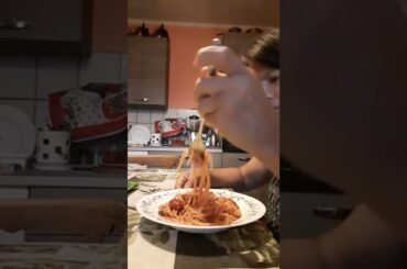 #Short#Asmr#Satisfying/EatingPastaAlla,Puttanesca#ItalianFood#Viral#Trending