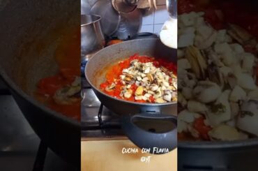 Spaghetti ai frutti di mare, ricetta furba #shorts #shortsyoutube #cooking #italian #fyp #spaghetti