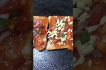 Bread pizza in just 2mins| #shorts |Pizza|Bread pizza|Bread pizza recipe|how to make bread pizza