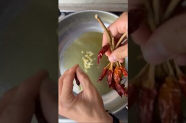 How to make easy Italian pasta al pomodoro.Fresh tomato sauce. #pasta #food #shorts