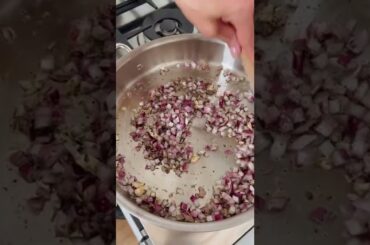 Restaurant Style Creamy Red Pepper Pasta II Kalejunkie