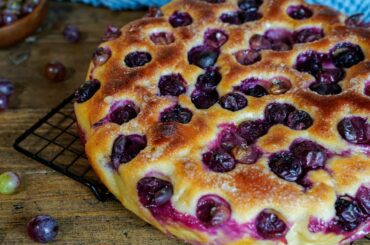 SCHIACCIATA TOSCANA con l'UVA | Ricetta facile FOCACCIA DOLCE