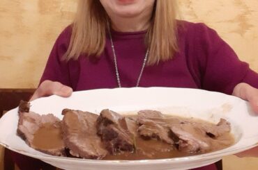 ITALY..HOW TO COOK PERFECT ROAST BEEF MEAT WITH RED WINE. PLEASE LIKE AND SUBSCRIBE.