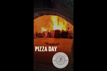 Pizza #pizza #pizzahut #pizzalover #pizzarecipe #pizzalovers #pizzatime #italianfood #italy #foodie