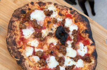 65% hydration, 2hr warm , 5 hr cold proof. Spicy sausage 🌶