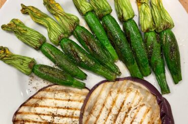 Zucchine col fiore alla griglia.