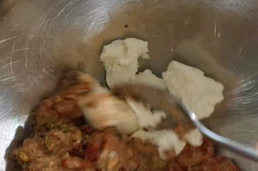 Hi guys, to greet the summer I wanted to make a pasta with Sicilian characteristics. Spaghetti with ricotta cream and pistachio pesto with purple basil