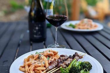 Arrostocini Abbruzzese, chitara pasta e rapini.