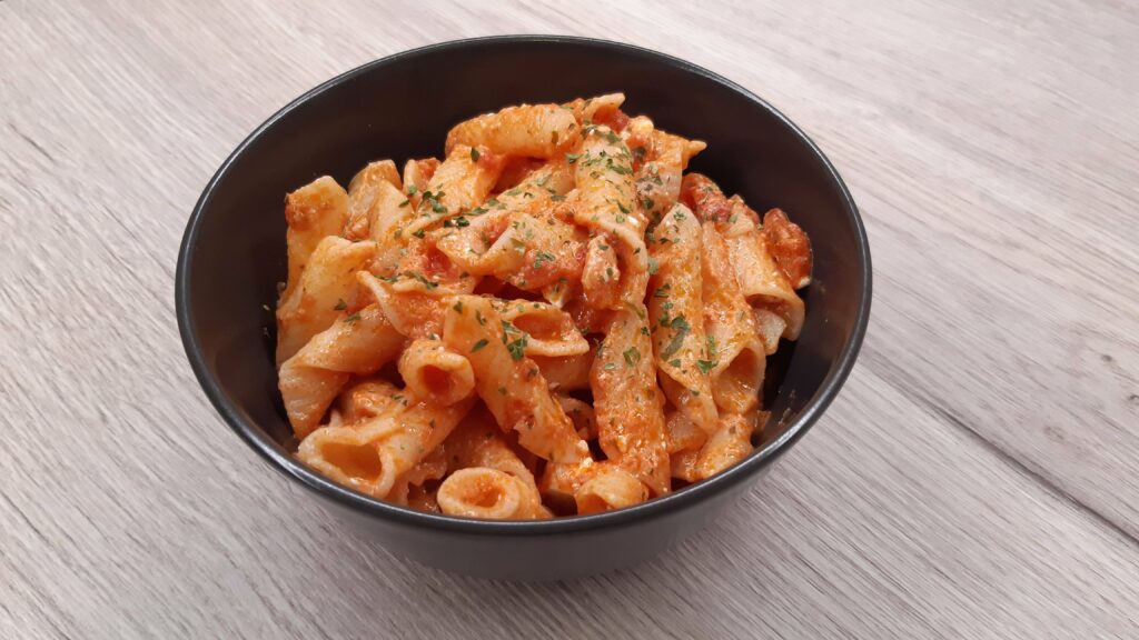 Pasta all'arrabbiata con ricotta